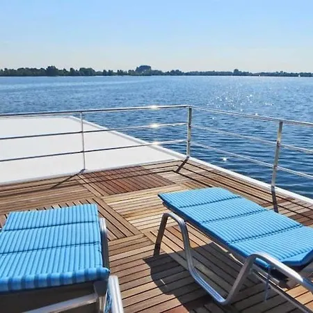 Botel Hausboot Am Xantener Nordsee